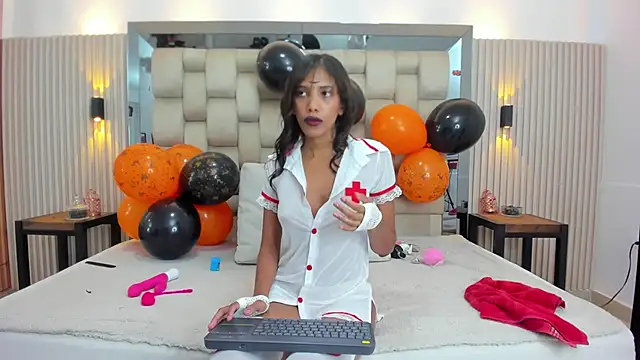 ikia lopez  online show from 10-31-25, 07:37