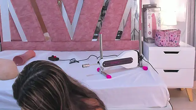 Wonderkloe  online show from 02-08-26, 07:39