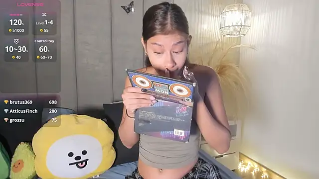 Snapshot of leaahcashh chatting on 09-12-25, 08:31 leaahcashh online show from 09-12-25, 08:31