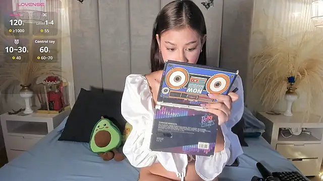 Snapshot of leaahcashh chatting on 09-14-25, 02:22 leaahcashh online show from 09-14-25, 02:22