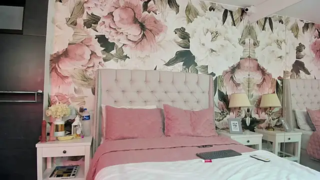 MaddyMay  online show from 11-07-25, 08:42