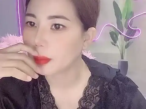 Snapshot of yumylovesex chatting on 09-16-25, 11:11 yumylovesex online show from 09-16-25, 11:11
