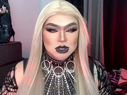 Snapshot of michellevixen922 chatting on 10-28-25, 04:53 michellevixen922 online show from 10-28-25, 04:53