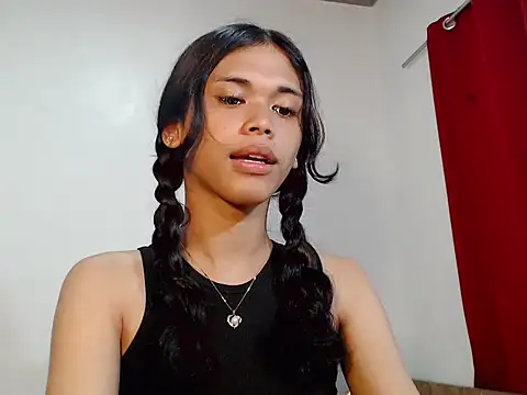 Snapshot of urcurlydiva chatting on 10-25-25, 05:26 urcurlydiva online show from 10-25-25, 05:26