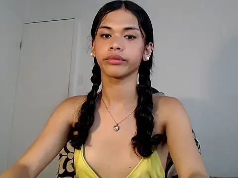 Snapshot of urcurlydiva chatting on 11-10-25, 04:11 urcurlydiva online show from 11-10-25, 04:11