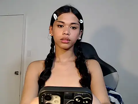 Snapshot of urcurlydiva chatting on 11-25-25, 05:18 urcurlydiva online show from 11-25-25, 05:18