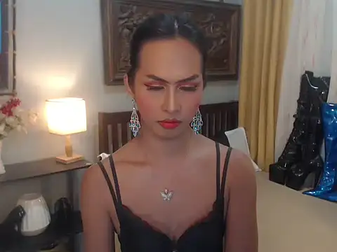 Nathalieheartt online show from 11-18-25, 03:23