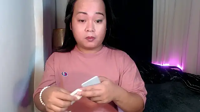 Snapshot of YourSweet-mich chatting on 01-15-26, 06:18 YourSweet-mich online show from 01-15-26, 06:18