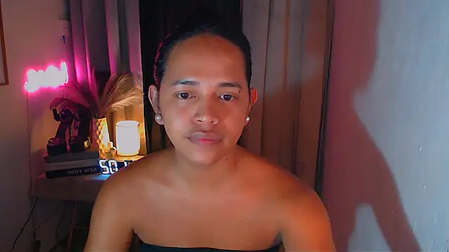 Snapshot of Lorainnelustts chatting on 12-15-25, 07:23 Lorainnelustts online show from 12-15-25, 07:23