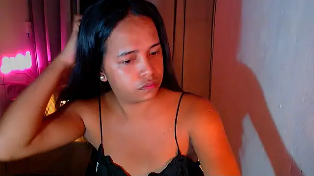 Lorainnelustts online show from 12-22-25, 09:17