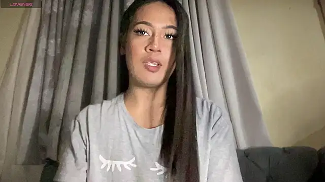 Snapshot of fallon_empress143 chatting on 11-17-25, 06:35 fallon empress143 online show from 11-17-25, 06:35