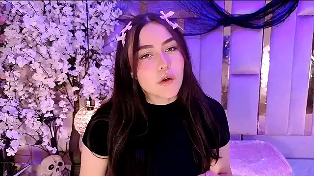 HannaCollins  online show from 11-10-25, 01:10