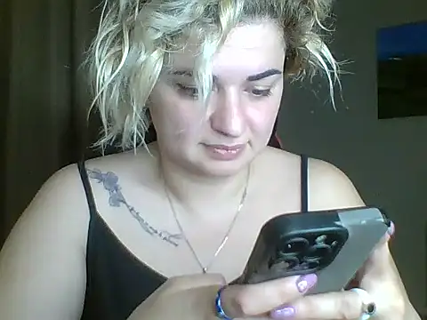 Snapshot of Wymini chatting on 09-17-25, 08:10 Wymini online show from 09-17-25, 08:10