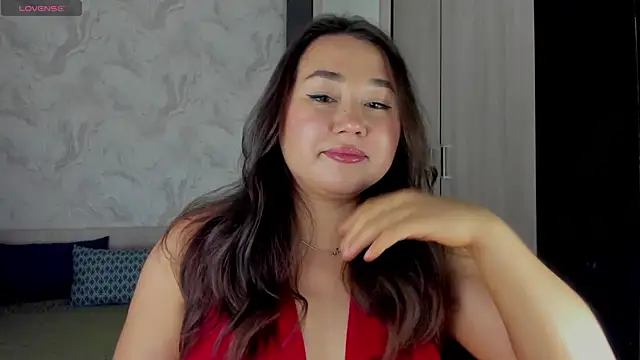 Snapshot of emilia_mur chatting on 06-19-26, 11:52 emilia mur online show from 06-19-26, 11:52