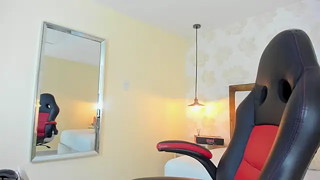 IRISCLARK1 online show from 07-16-26, 07:09
