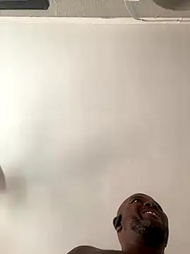 Snapshot of JezOne555 chatting on 09-18-25, 01:02 JezOne555 online show from 09-18-25, 01:02