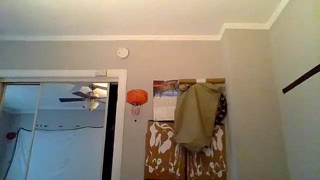 Snapshot of JezOne555 chatting on 12-16-25, 10:04 JezOne555 online show from 12-16-25, 10:04