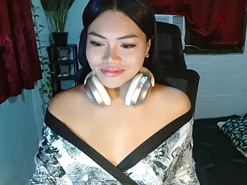 Snapshot of naughtyhothailey chatting on 06-27-26, 11:10 naughtyhothailey online show from 06-27-26, 11:10