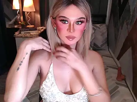 Snapshot of superhotangelxx chatting on 04-18-26, 12:14 superhotangelxx online show from 04-18-26, 12:14