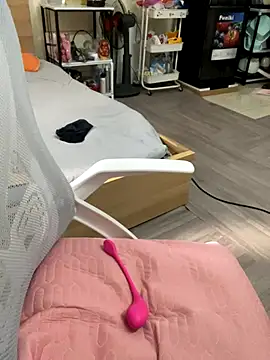 Mina048 online show from 11-28-25, 02:58