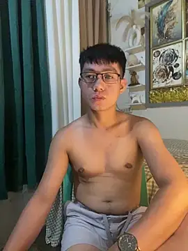 Snapshot of xshyboyx chatting on 06-04-26, 02:45 xshyboyx online show from 06-04-26, 02:45