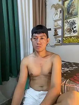 Snapshot of xshyboyx chatting on 07-19-26, 02:32 xshyboyx online show from 07-19-26, 02:32