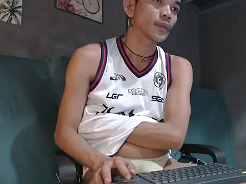 Snapshot of Natsboii chatting on 07-19-26, 09:18 Natsboii online show from 07-19-26, 09:18