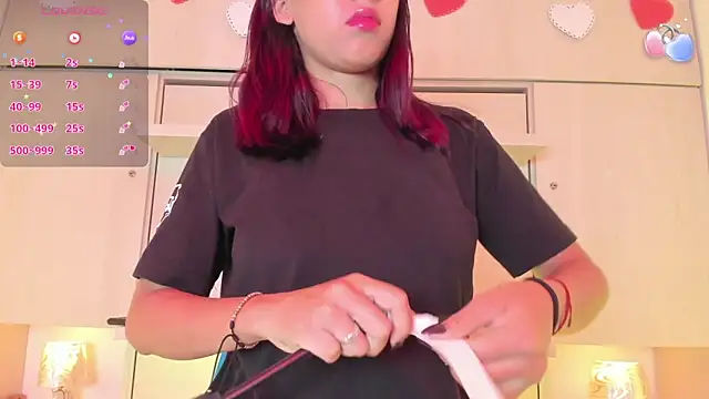 Snapshot of CamiGox chatting on 10-24-25, 08:05 CamiGox online show from 10-24-25, 08:05