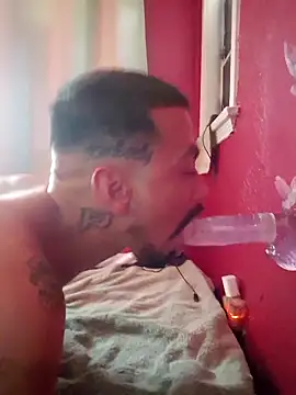 Snapshot of Cnutt310 chatting on 09-15-25, 06:30 Cnutt310 online show from 09-15-25, 06:30