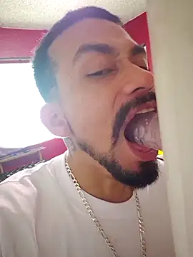 Snapshot of Cnutt310 chatting on 10-03-25, 06:16 Cnutt310 online show from 10-03-25, 06:16