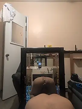 Snapshot of Cnutt310 chatting on 12-15-25, 03:38 Cnutt310 online show from 12-15-25, 03:38