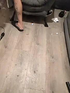 Snapshot of Cnutt310 chatting on 12-16-25, 05:56 Cnutt310 online show from 12-16-25, 05:56