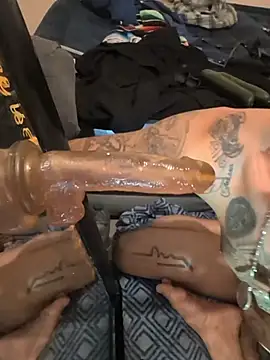 Snapshot of Cnutt310 chatting on 12-17-25, 09:37 Cnutt310 online show from 12-17-25, 09:37