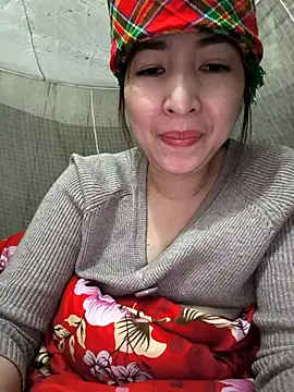 Snapshot of Ariana-Vy chatting on 12-14-25, 12:43 Ariana-Vy online show from 12-14-25, 12:43