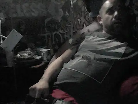 Snapshot of Twoslipperywhenwett chatting on 12-13-25, 11:10 Twoslipperywhenwett online show from 12-13-25, 11:10