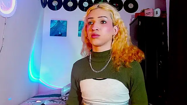 meghan devil  online show from 12-17-25, 04:40