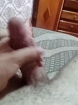 Snapshot of victor1573 chatting on 11-03-25, 11:33 victor1573 online show from 11-03-25, 11:33