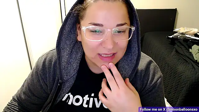 Snapshot of MoonBalloons chatting on 11-16-25, 07:14 MoonBalloons online show from 11-16-25, 07:14