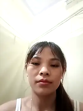 Snapshot of Ocnguyety chatting on 10-27-25, 01:15 Ocnguyety online show from 10-27-25, 01:15