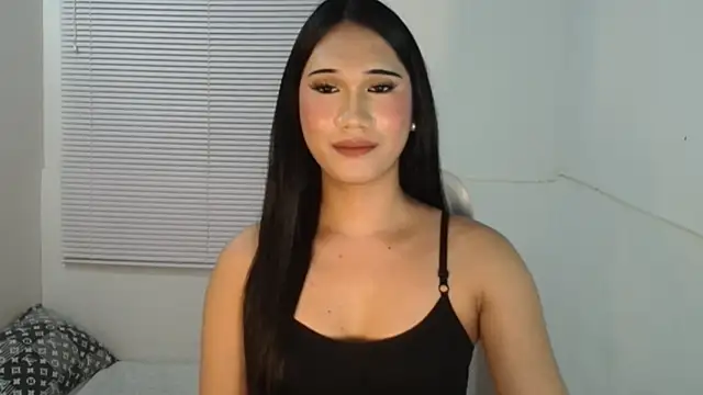 Snapshot of Leighs_Celine chatting on 02-06-26, 03:04 Leighs Celine online show from 02-06-26, 03:04