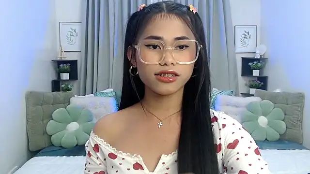 PrettyBlythes TS online show from 10-19-25, 04:07