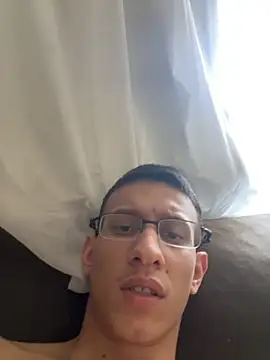 Snapshot of safadezanunes2 chatting on 09-10-25, 03:45 safadezanunes2 online show from 09-10-25, 03:45