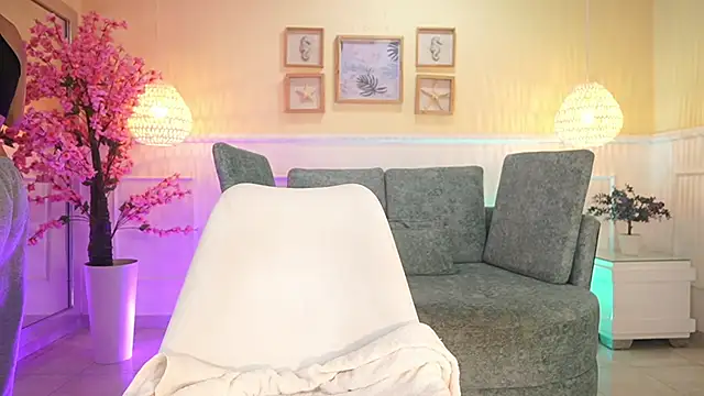 NicoleCrawft online show from 11-05-25, 07:03