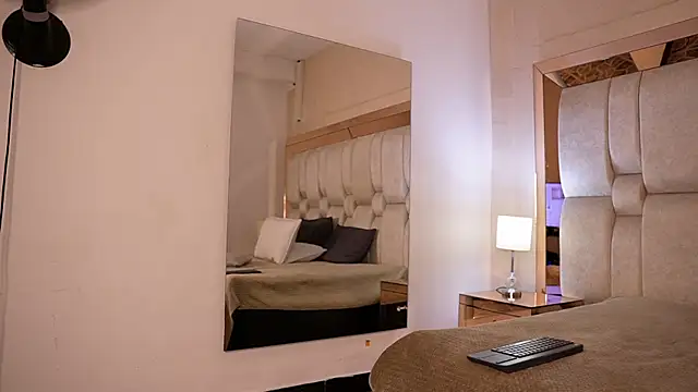 SamantaVazquez online show from 04-25-26, 01:41