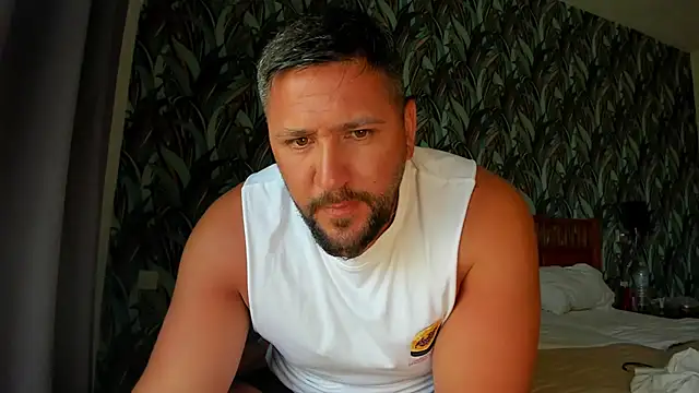 Snapshot of Gold_Alpha_Boy chatting on 07-31-26, 03:33 Gold Alpha Boy online show from 07-31-26, 03:33