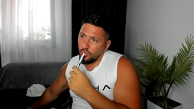 Snapshot of Gold_Alpha_Boy chatting on 08-05-26, 04:43 Gold Alpha Boy online show from 08-05-26, 04:43