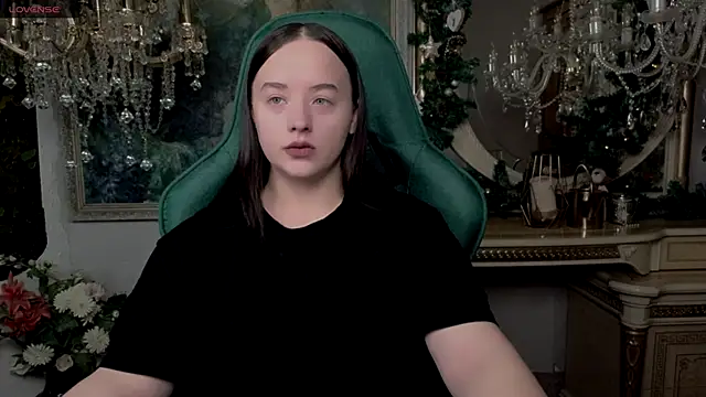 Snapshot of LaraBenson_ chatting on 12-02-25, 11:15 LaraBenson online show from 12-02-25, 11:15