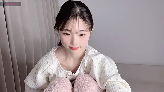 Snapshot of gougou77 chatting on 12-16-25, 10:42 gougou77 online show from 12-16-25, 10:42