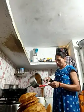 Snapshot of ISHANI-SINGH chatting on 06-18-26, 03:29 ISHANI-SINGH online show from 06-18-26, 03:29