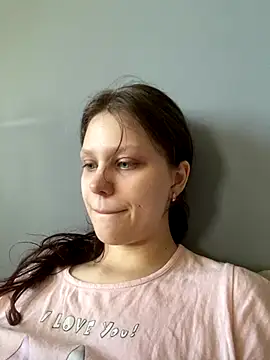 Snapshot of Lunliss chatting on 09-28-25, 09:58 Lunliss online show from 09-28-25, 09:58